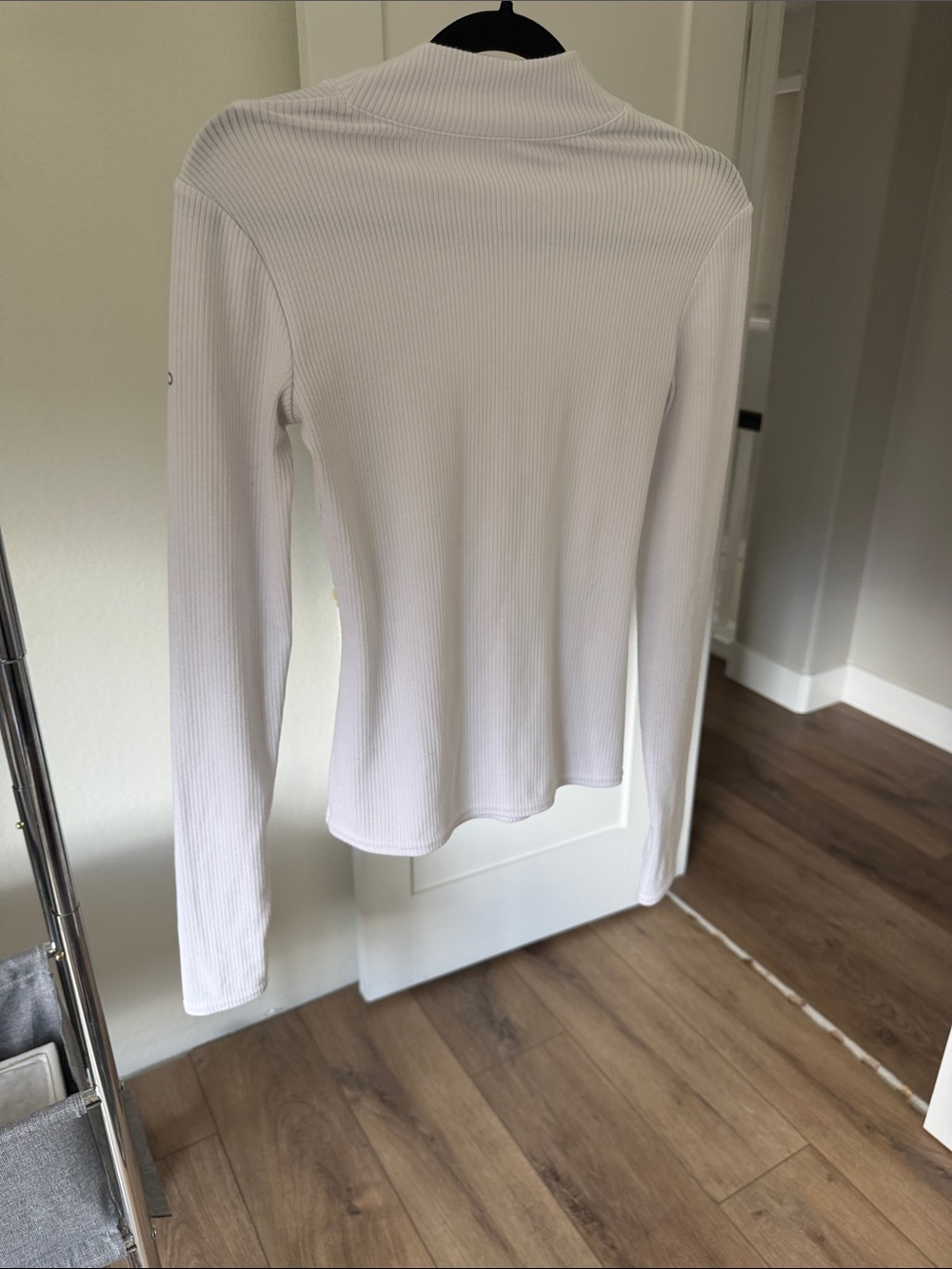 ALO Yoga White Ribbed Long-Sleeve Mock Neck Top - Picture 2 of 3